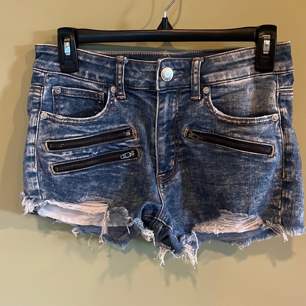 American Eagle Super Stretch Hi Rise Shortie Cut Off Jean Shorts With Zippers.